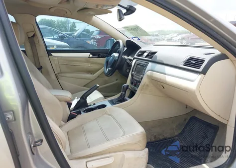 2013 Volkswagen Passat 2.5L Se из США, поврежденный, VIN 1VWBH7A35DC120218